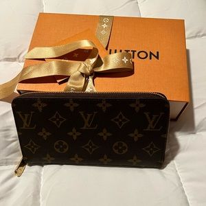 Louis Vuitton Zippy wallet